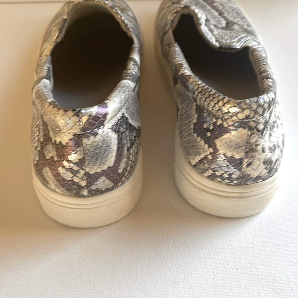 NWOT NATURALIZER AILEEN MERMAID SNAKE PRINT SNEAKERS 7.5 MED DISPLAY PAIR - Picture 10 of 14
